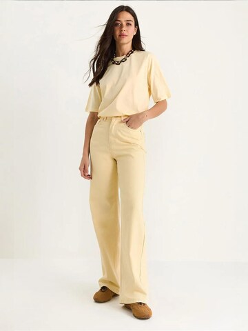 Bianco Lucci Wide leg Jeans in Yellow: front