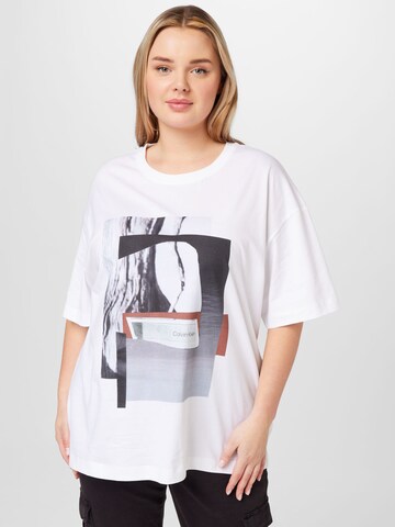 T-shirt Calvin Klein Curve en blanc : devant