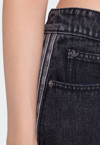 ADIDAS ORIGINALS - Pierna ancha Vaquero 'Firebird' en negro