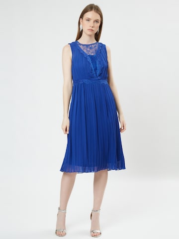 Influencer Sukienka w kolorze niebieski