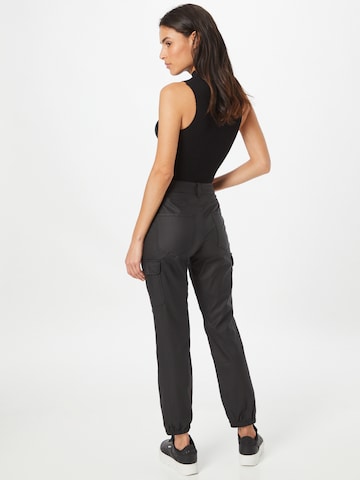 Effilé Pantalon cargo QS en noir