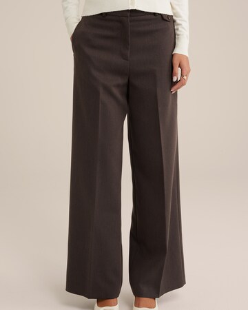 WE Fashion Loose fit Trousers in Brown: front