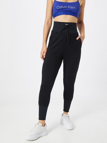 Calvin Klein Sport Tapered Housut värissä musta: edessä