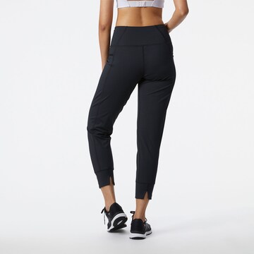 Effilé Pantalon de sport new balance en noir