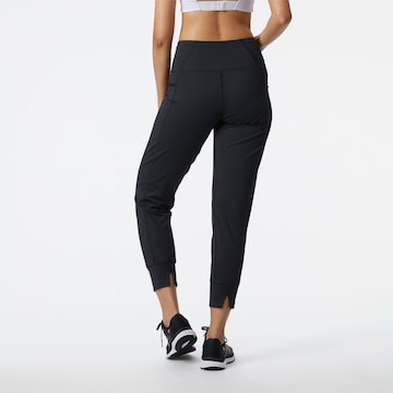 new balance Tapered Sportbroek in Zwart