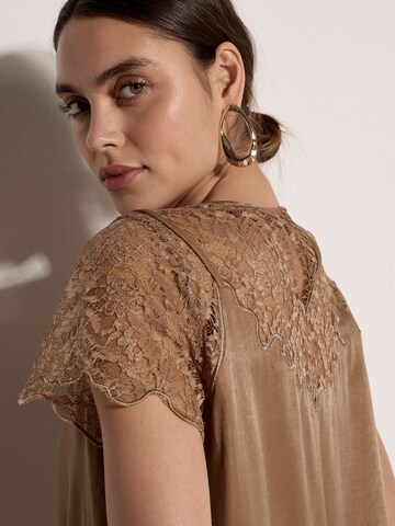 Apricot Blouse ' Satin-Top ' in Goud