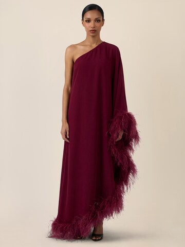 APART Evening Dress in Red: front