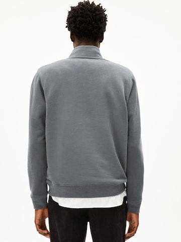 ARMEDANGELS Sweatshirt WAARLO LOOP (GOTS) in Grau
