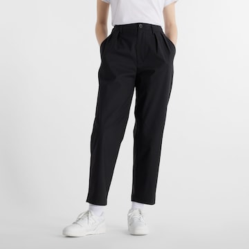 Effilé Pantalon 'Boylston' new balance en noir : devant