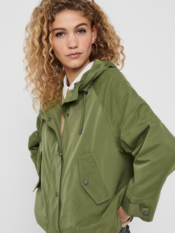 Veste mi-saison 'Ella' ONLY en vert