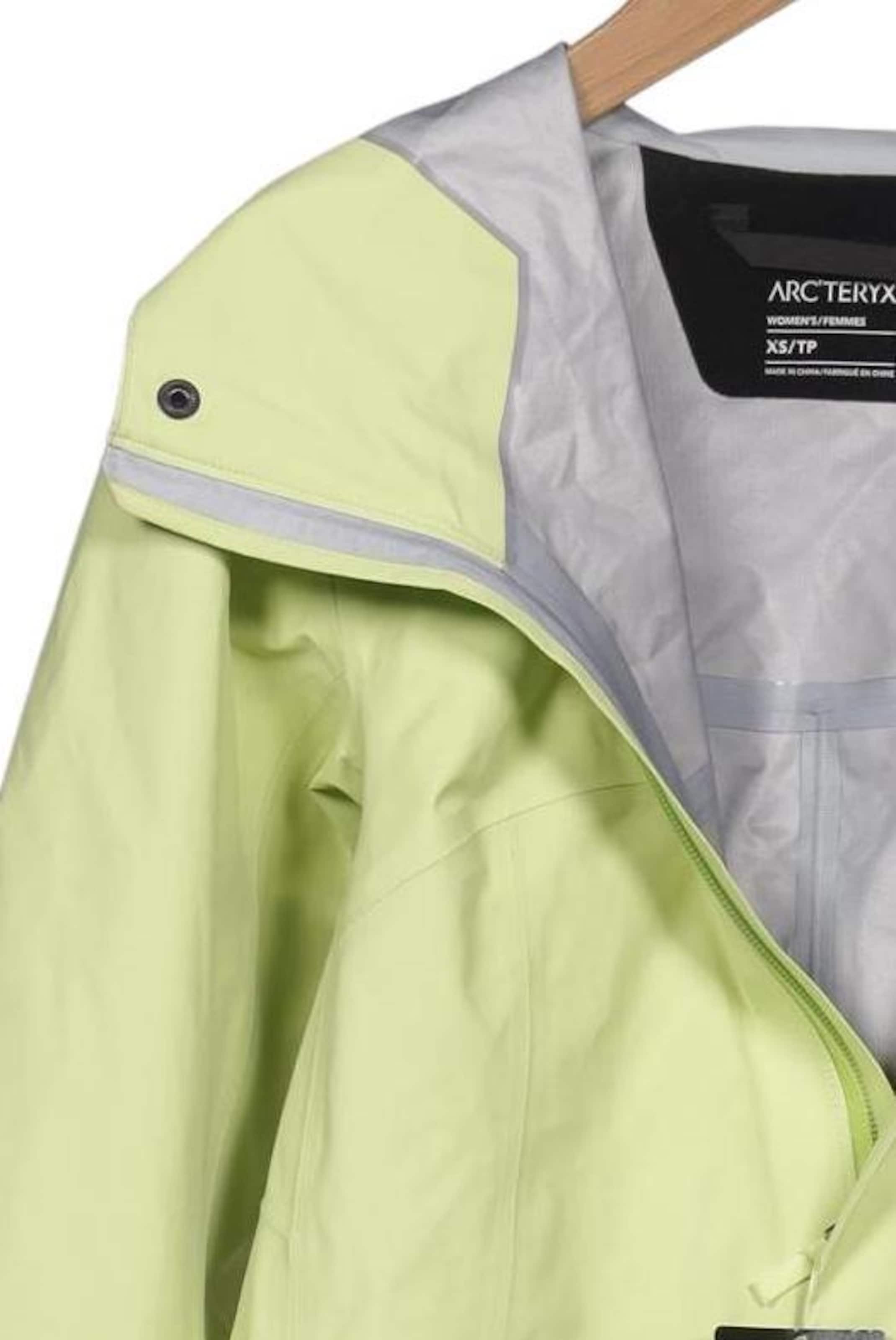 Arcteryx Jacket & Coat in XS in Green