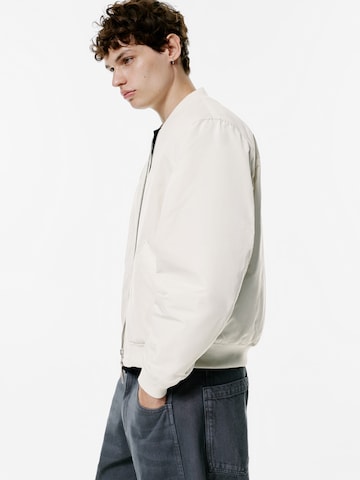 Veste mi-saison Pull&Bear en blanc : devant