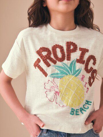Tricou de la Next pe bej