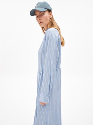 Robe ARMEDANGELS en bleu : devant