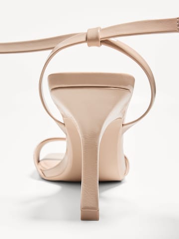 Bershka Sandalen met riem in Beige