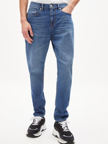 ARMEDANGELS Regular Jeans 'Aro' in Blauw: voorkant