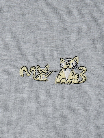 Maru + Bo Sweatshirt 'MELANGE HOODIE WITH FRONT POCKET' i grå