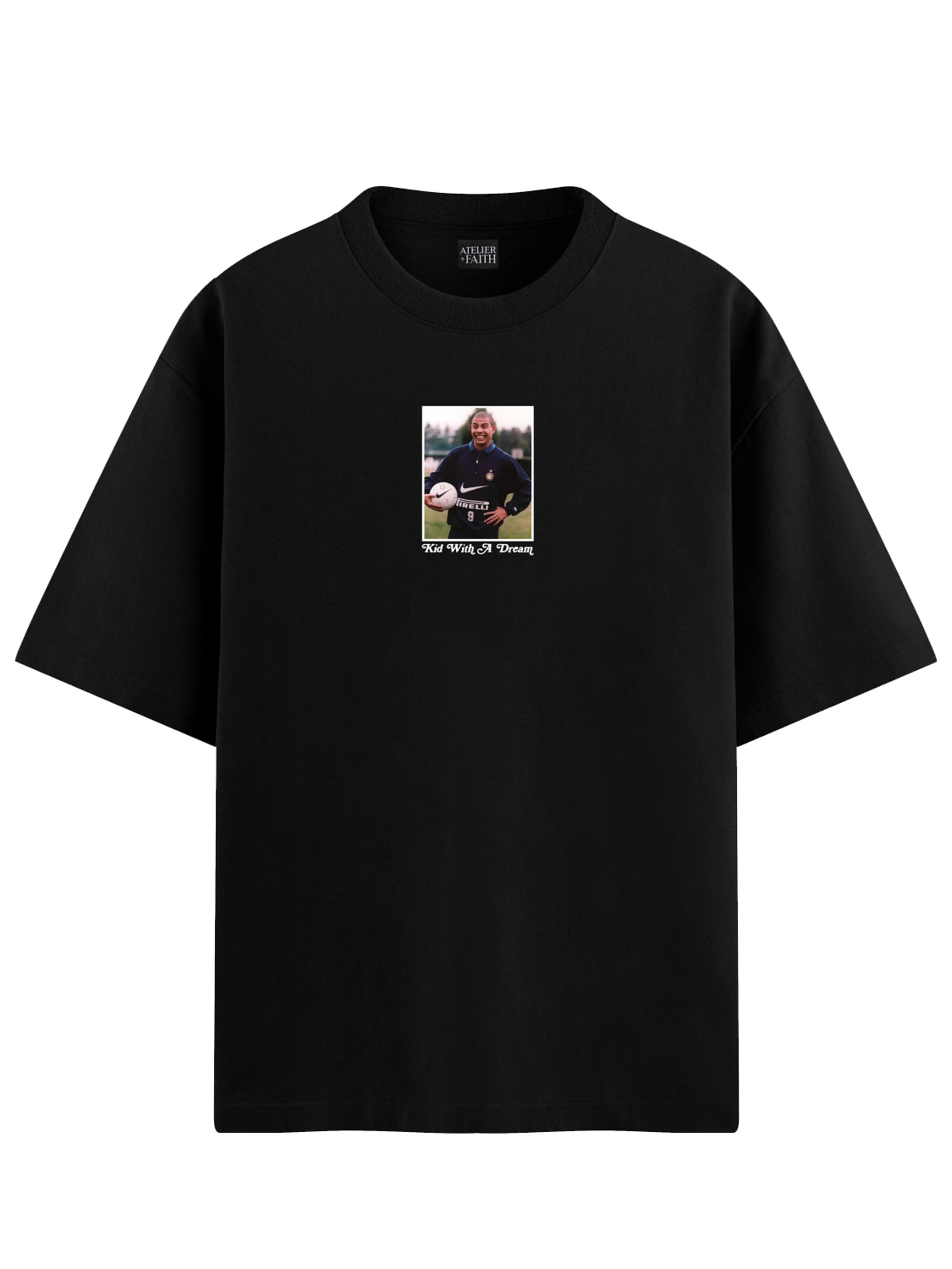 ATELIER OF FAITH Shirt 'R9 - KID WITH A DREAM' in Zwart: voorkant