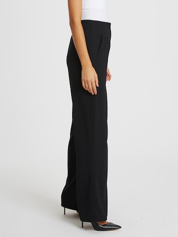 Willa - Pierna ancha Pantalón plisado 'Chancellor' en negro
