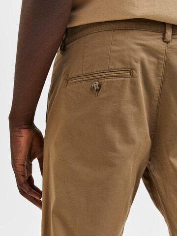 SELECTED HOMME Úzky strih Chino nohavice 'New Miles' - Hnedá