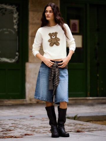 Bershka Sweater in Beige: front