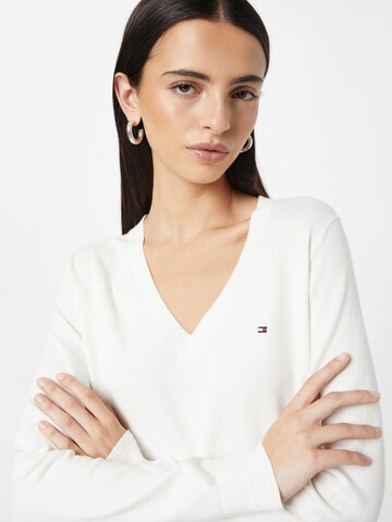 TOMMY HILFIGER Svetr – bílá