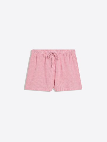 Bershka Regular Shorts in Rot: Vorderseite