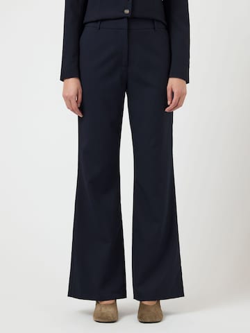 évasé Pantalon 'YASKariso' YAS en bleu : devant