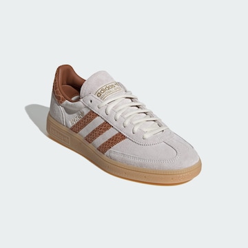 Sneaker bassa 'Handball Spezial' di ADIDAS ORIGINALS in bianco