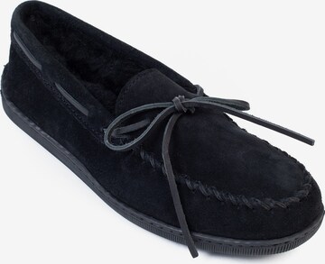 Minnetonka - Mocassins 'Pileline' em preto