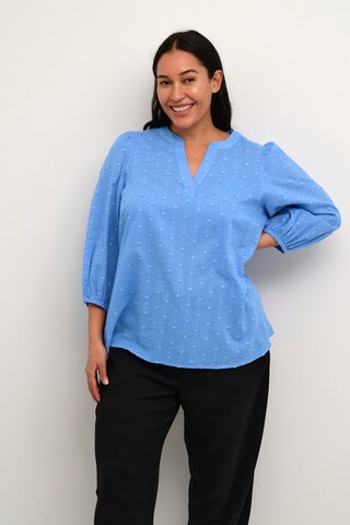 KAFFE CURVE Blouse 'Jolana' in Blauw: voorkant