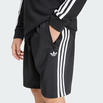 ADIDAS ORIGINALS - Regular Calças 'Firebird' em preto