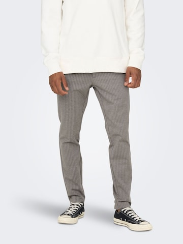 Coupe slim Pantalon chino 'Mark' Only & Sons en gris : devant