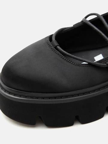 BUFFALO Шлепанцы 'DARYA GHILLIE' в Черный