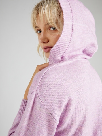 ABOUT YOU Sweater 'Carola' in Pink