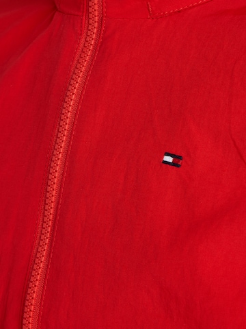 TOMMY HILFIGER Übergangsjacke 'ESSENTIAL' in Rot