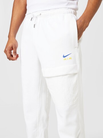 Nike Sportswear Tapered Housut värissä valkoinen