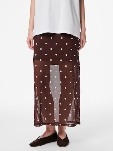 Jupe 'PCDorthea' PIECES en marron : devant