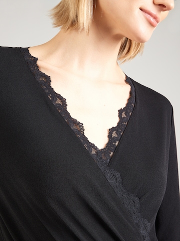 juoda ABOUT YOU Marškinėliai-glaustinukė 'Arlene'