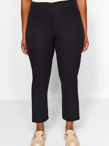 Coupe slim Pantalon Trendyol Curve en noir : devant