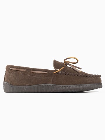 Minnetonka Moccasin 'Pileline' in Brown