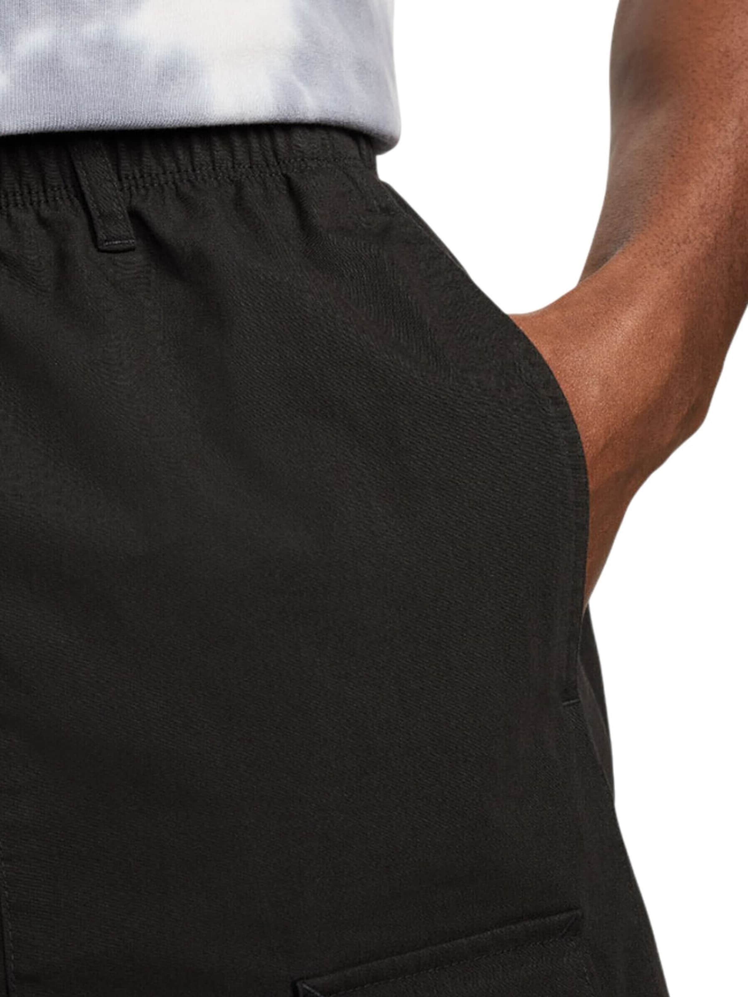 regular Pantaloni cargo 'Camp' di Nike Sportswear in nero