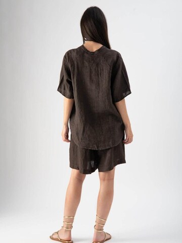 MND Loosefit Housut 'Linen shorts with drawstring' värissä ruskea