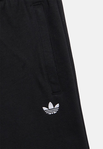 ADIDAS ORIGINALS Ohlapna forma Hlače | črna barva
