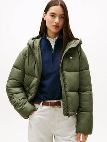 Tommy Jeans Χειμερινό μπουφάν σε πράσινο: μπροστά
