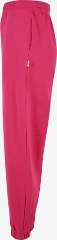 Urban Classics Tapered Broek in Roze