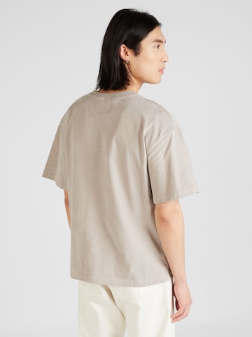 Pequs T-Shirt in Grau