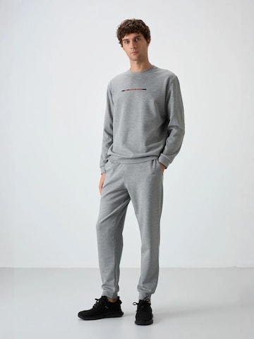 Tommy Life Sweat suit in Grey: front