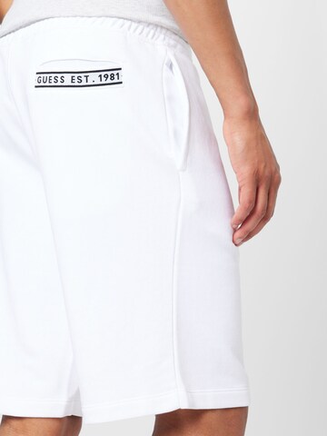 GUESS - regular Pantalón 'CLOVIS' en blanco