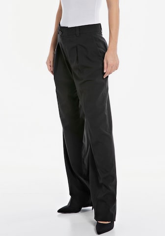 REPLAY Loosefit Bundfaltenhose in Schwarz